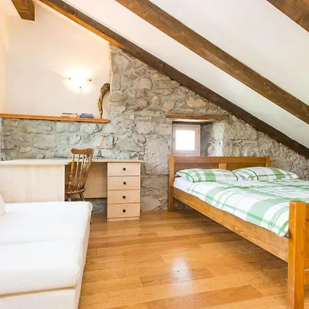 Haus Mit Modernem Interieur Und Einer Alten Taverne By Interhome Viskovo