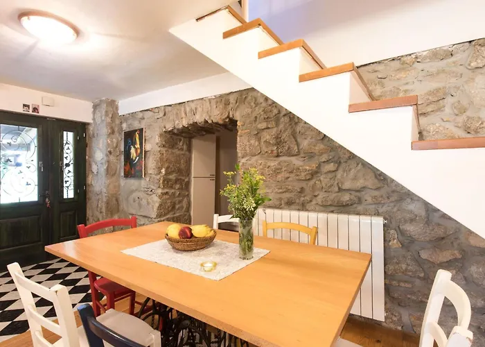 Feriehus Haus Mit Modernem Interieur Und Einer Alten Taverne By Interhome Viskovo