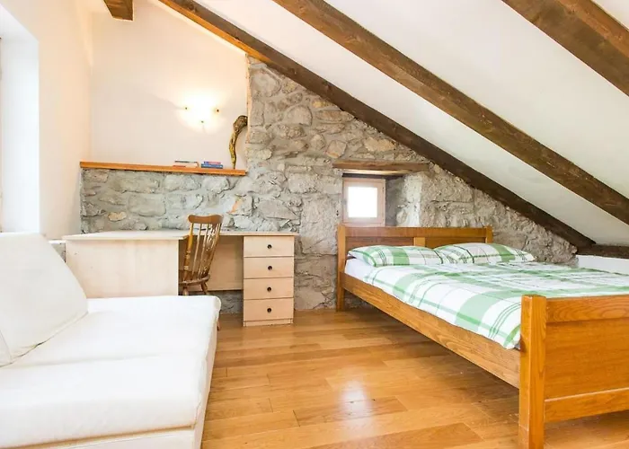 Haus Mit Modernem Interieur Und Einer Alten Taverne By Interhome Viskovo