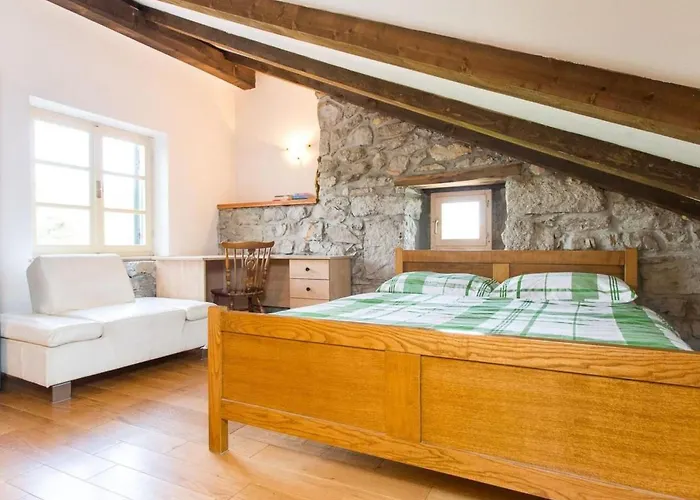 Haus Mit Modernem Interieur Und Einer Alten Taverne By Interhome Feriehus Viskovo