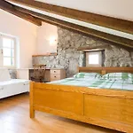 Haus Mit Modernem Interieur Und Einer Alten Taverne By Interhome Holiday home Viskovo